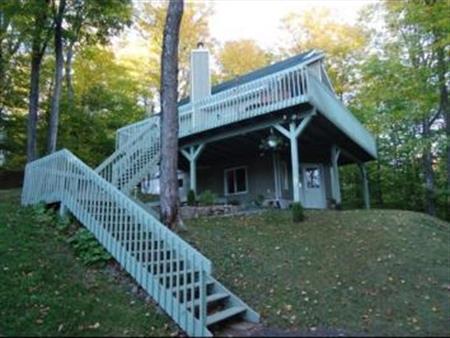 Chalet rénové 3 1/2 à St-Sauveur -disponible le 1er sept