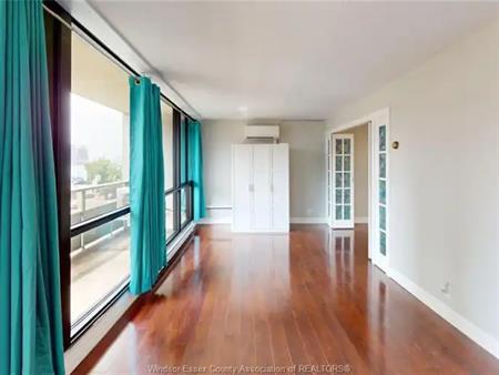 111 Riverside DRIVE | 111 Riverside DRIVE, Windsor
