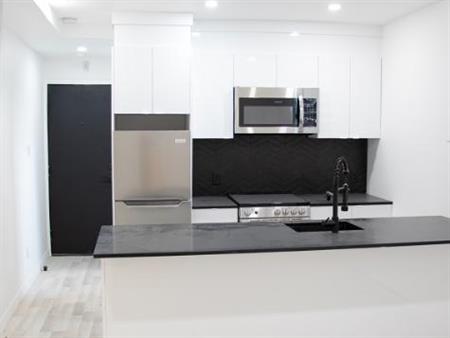 For Rent: Beautiful 3 ½ Fully Furnished Apartment / À louer : Magnifique 3 ½ entièrement meublé