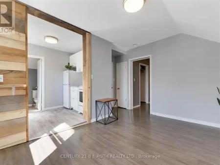 UPPER LEVEL UNIT - 59 MISSISSAGA STREET W | UPPER LEVEL UNIT - 59 MISSISSAGA STREET W, Orillia