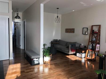 Spectaculaire vaste 4 1/2 entièrement rénové dans le quartier recherché à 2 pas du marché Atwater