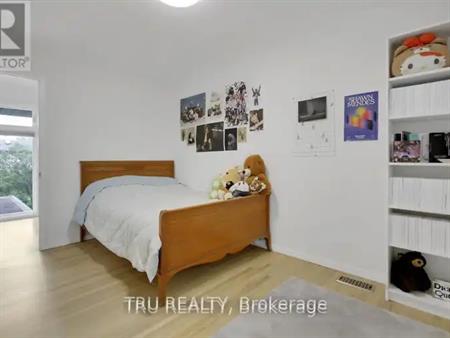 36 VARLEY DRIVE | 36 VARLEY DRIVE, Ottawa