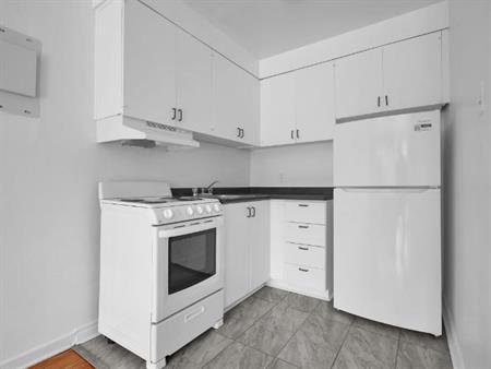 1 CH - 1 SDB - Montréal - $1,050 /mo