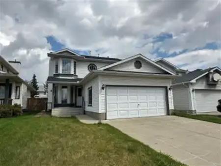 3 bedroom 2.5 bath. Main Floor 2 story Double Garage included | 15 River Rock Manor Southeast, Calgary
