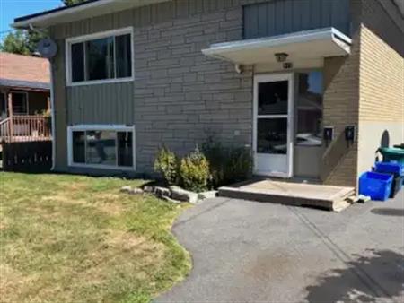 Experimental Farm/Carlington Area 3 Bedroom Apartment in Duplex  Available September or October 1st, 975 Sproule St | 975 Spr