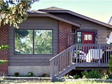 Newly Updated Main Floor in Shawnessy | 71 Shawmeadows Close Southwest, Calgary