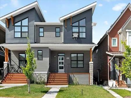 Luxury 3 Bedroom House | 152 Calhoun Common Northeast, Calgary