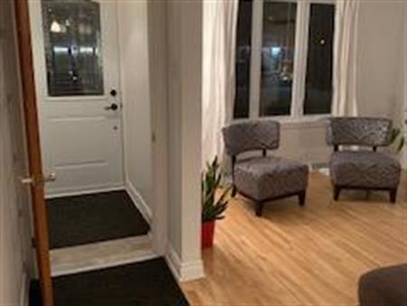 Voici au beau grand 5 pièces, lumineux très propre.