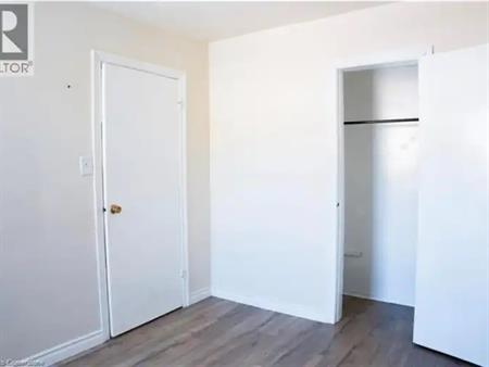 250 HIGHLAND Road W | 250 HIGHLAND Road W, Stoney Creek