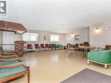 75 HAZELGLEN Drive Unit# 305 | 75 HAZELGLEN Drive Unit# 305, Kitchener