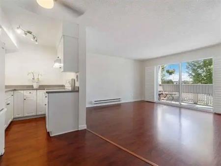 Suffolk 2055 | 2055 Suffolk Avenue, Port Coquitlam