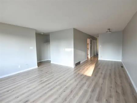 Cozy 2 Bedroom Main floor Unit in Glenbrook | 3031 37 Street Southwest, Calgary