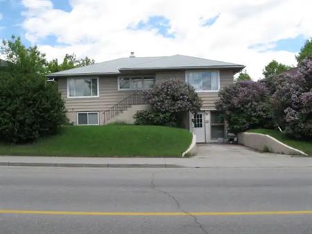 $1795/M Large 2 Bedroom/2 Full Bathrooms, Kitchen, Walk-In Closet, Full Kitchen | 1908 26 Avenue Southwest, Calgary