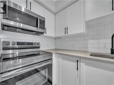 235 CHAPEL HILL Drive Unit# 11 | 235 CHAPEL HILL Drive Unit# 11, Kitchener