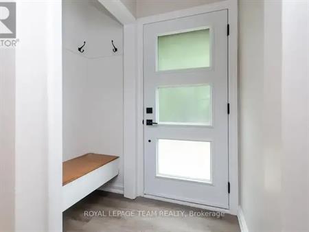 16 BROOK LANE | 16 BROOK LANE, Ottawa