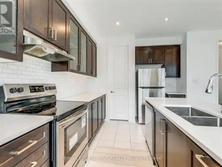 82 HUGUENOT ROAD | 82 HUGUENOT ROAD, Oakville