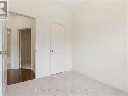 8 COPPINI LANE | 8 COPPINI LANE, Ajax