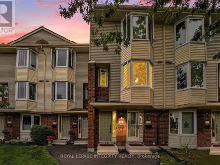 96 HAXBY PRIVATE | 96 HAXBY PRIVATE, Ottawa