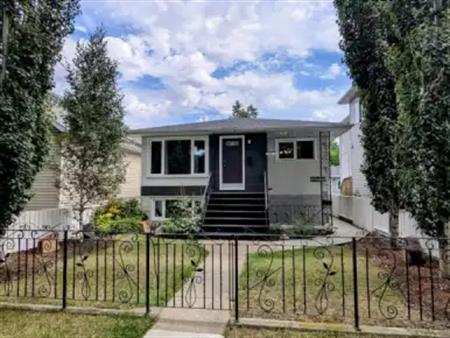 Fully renovated large 3 bedroom main floor | Edmonton