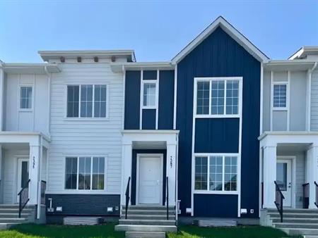 3 beds 2.5 baths Townhouse | 7387 202 Avenue Southeast, Calgary