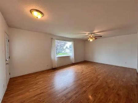 4509 55 th Avenue, Olds | 4509 55 Avenue, Olds