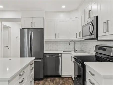Beautiful 2 Bedroom 1 Bath Available! | 181 Elgin Manor Southeast, Calgary