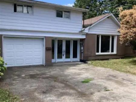 152 THICKSON ROAD N | 152 THICKSON ROAD N, Whitby