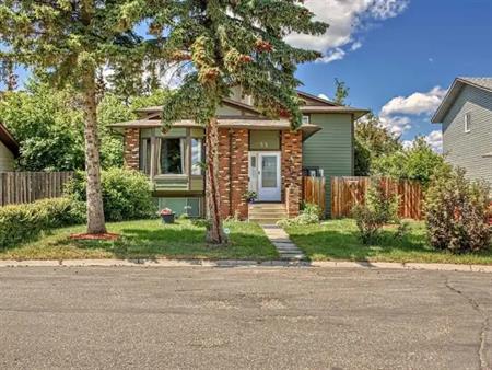 Flexible rental housing, FULLY FURNISHED 6 BEDROOMS | 55 Bermuda Close Northwest, Calgary