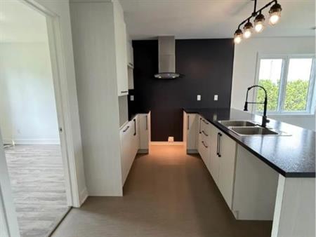 Condo, appartement, logement louer Saint-Césaire /septembre gratuit
