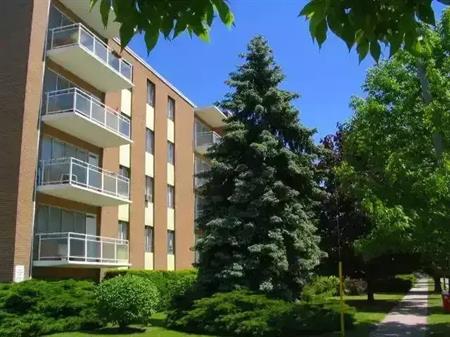 GORGEOUS RARE STUDIO ON TREED RAVINE!! SQUARE ONE!! | 3089 Jaguar Valley Drive, Mississauga