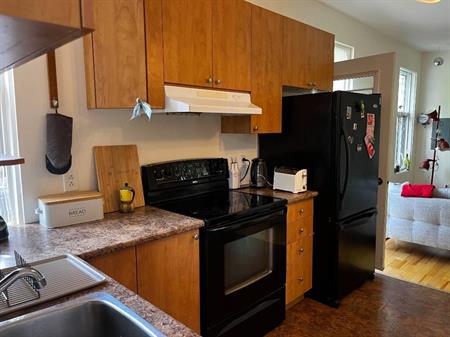 6 1/2 rénové au 2e de triplex- 3 balcons-22 SEPTEMBRE