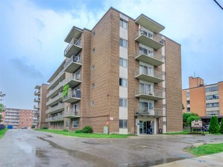 53 McMurchy Ave North