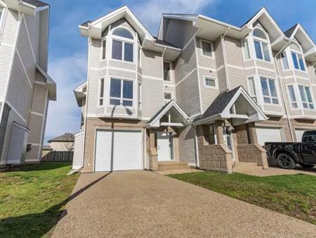 END UNIT EXECUTIVE TOWNHOME | 47 - 97 Wilson Drive, Fort McMurray