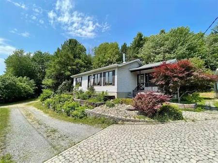 Single Family Home in Vaudreuil-Dorion - For Sept. 1 possible to move in August | 4953 Route Harwood, Vaudreuil-Dorion