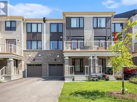 35 STITCH MEWS | 35 STITCH MEWS, Ottawa