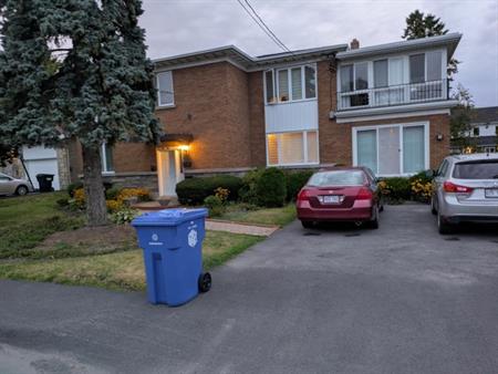 Grand 7 1/2 à louer tout inclus