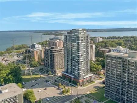 500 BROCK Avenue | 500 BROCK Avenue, Burlington