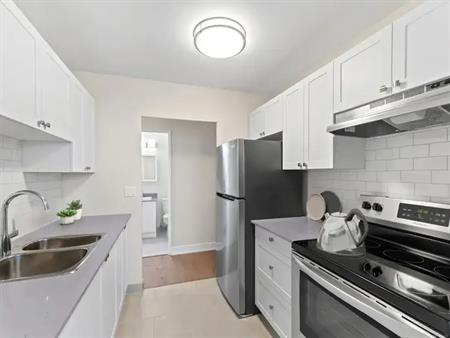 Dornia Manor | 321 Fairview Drive, Brantford