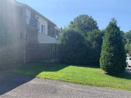 Apparemment 4 1/2 à louer à Magog