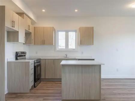 663 Deere St | 663 Deere Street, Welland