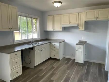 Nice RENOVATED Safe Inner City 5 Bed 2 Bath Home Glenbrook | Calgary