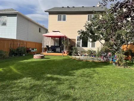 House with 3 bedrooms/1.5 baths/double garage | Calgary