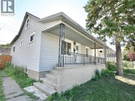1636 CADILLAC | 1636 CADILLAC, Windsor