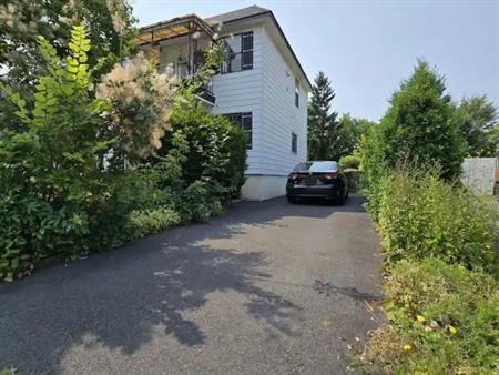 $1710 - 4 ½ + 2 sdb + jardin + 2 parking | 1780 Rue La Salle, Longueuil