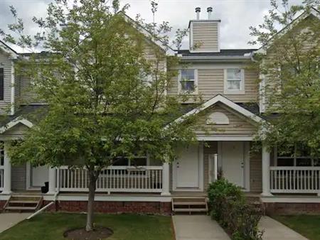 Cozy 4 bedroom townhome | 9 Country Village Gate Northeast, Calgary