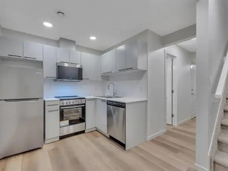2818-B 192 Street NW | 2818 192 Street Northwest, Edmonton