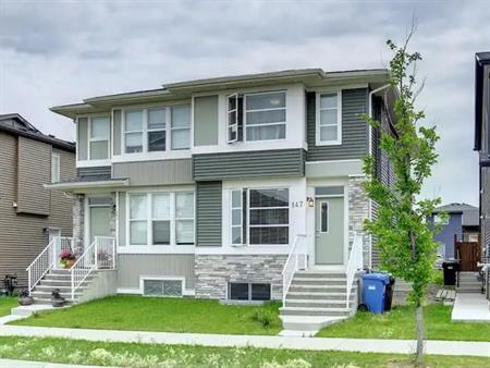 STYLISH 3 BED, 2.5 BATH MAIN LEVEL DUPLEX UNIT** | 147 Cornerstone Avenue NE, Calgary