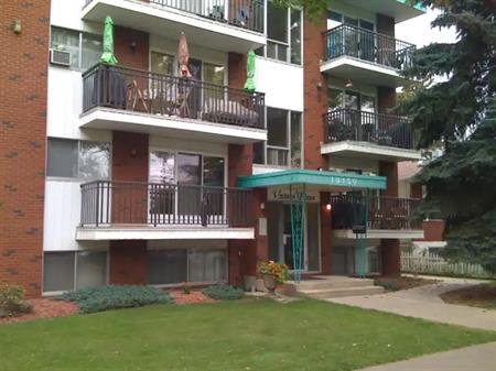 Large 1-BR, Old Strathcona near Whyte, University | 10150 83 Ave NW, Edmonton