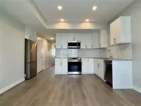 1 Bedroom - Bright, Above Ground Main floor | 2916 Coughlan Green Southwest, Edmonton