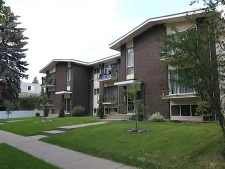 Renovated 1-BR, Queen Alexandra – Near University/Whyte | 10716 80 Avenue Northwest, Edmonton
